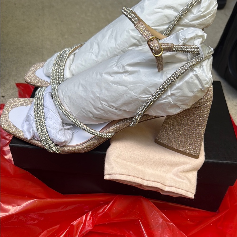 Badgley Mischka Glittering Gold Sandals freedom pale gold size 11